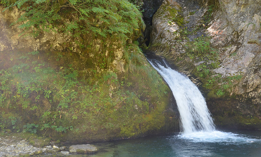 Der Wasserfall des Blue Eye im Theth Nationalpark